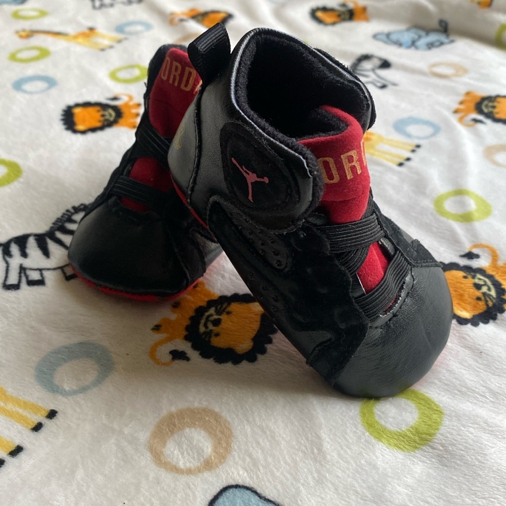 Nike bootie shoes for a lil one 1️⃣